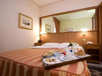 Hotel San Giorgio Napoli 3*,  Italien