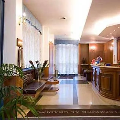 Hotel San Giorgio Napoli 3*,  Italien