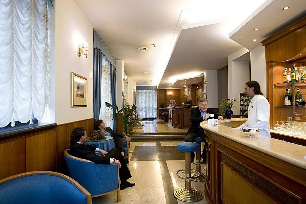 Hotel San Giorgio Napoli 3*,  Italia